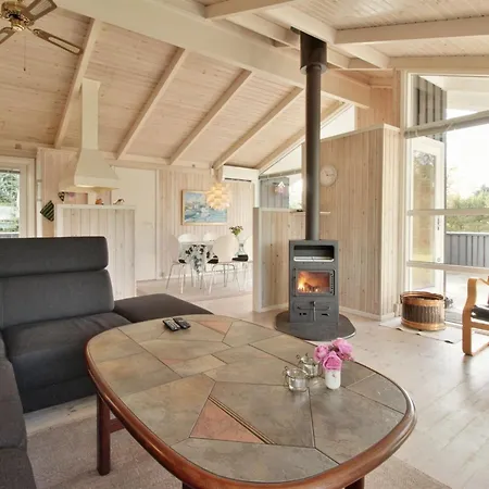 Siegrid - 250m From The Sea By Interhome * Hals